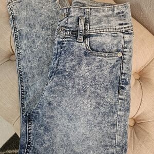 NO BOUNDARIES HIGH WAISTER CAPRIS! SIZE 5 JUNIORS! NWOTS!